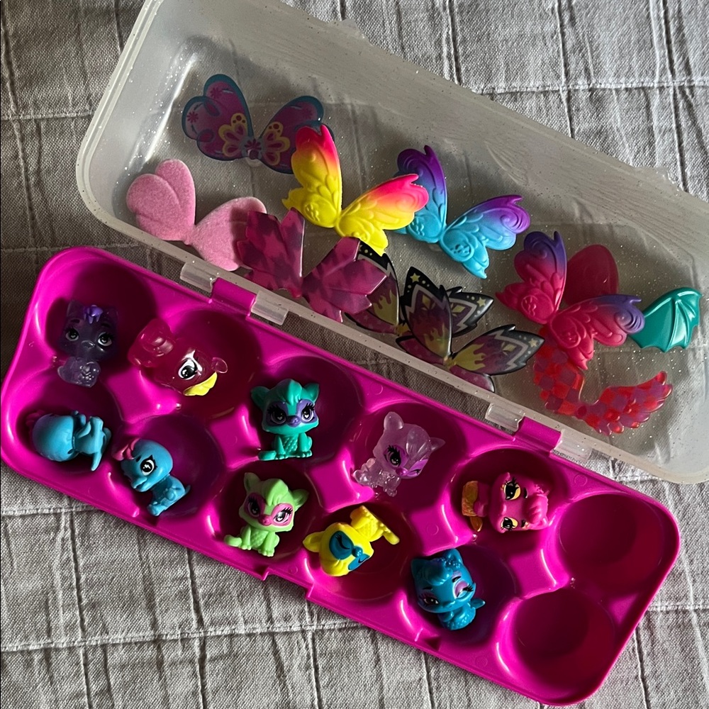 Hatchimals collectibles Colorful Animal Figurine Set with wings!